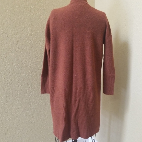 SOLD..BEAUTIFUL RUST CHELSEA & VIOLET WOOL SWEATER - Picture 3 of 7